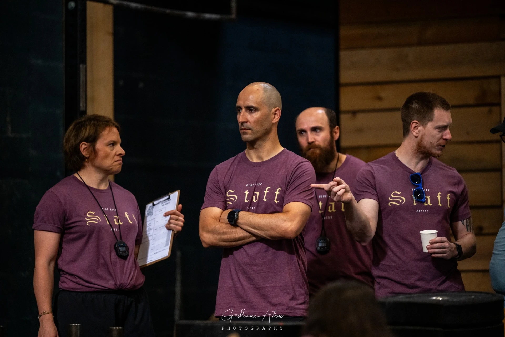 L'équipe de coachs de CrossFit Blue Bird à Saint-Étienne pendant une compétition