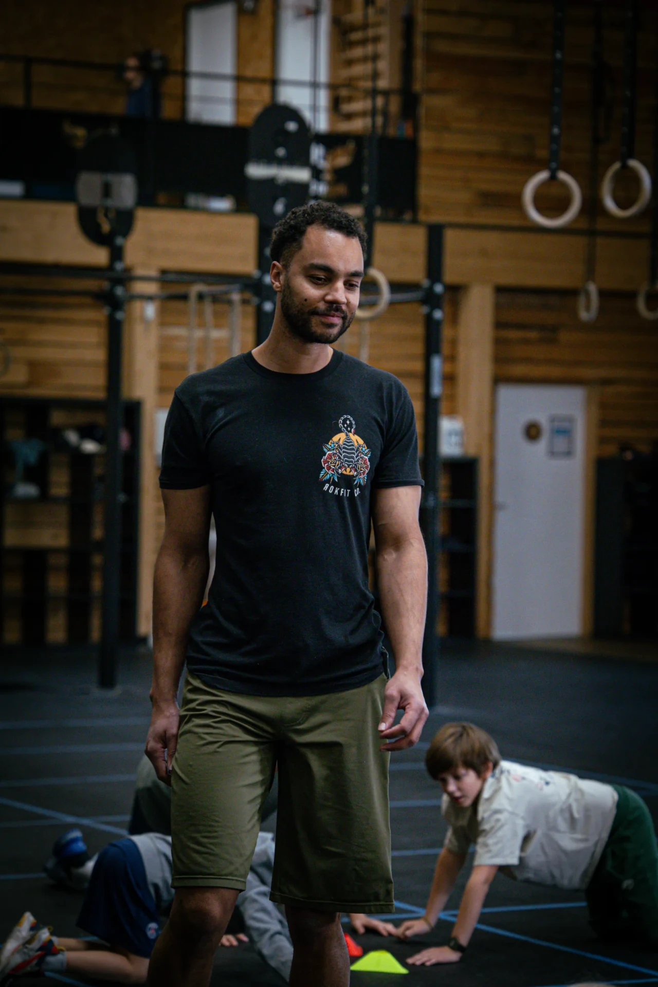 Coach de CrossFit Blue Bird encadrant un cours enfant à Saint-Étienne